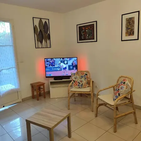 Apartment Pres De Avec Piscine